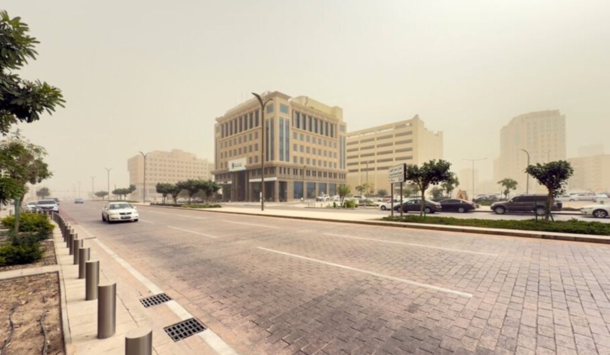 Strong winds, dust & reduced visibility expected on 15 & 16 April 2026